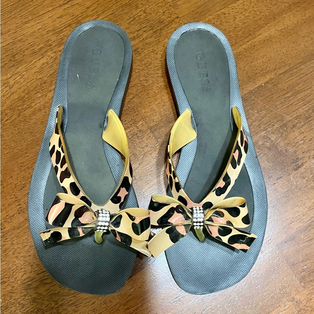 Guess Leopard Flip Flops, Size 6